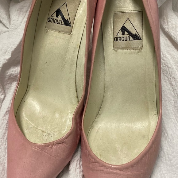 Pink 2.5 “ heels - Picture 2 of 2